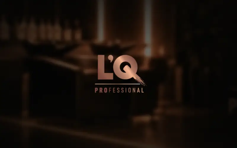 Logo da L'Q Professional sobre foto de salão de beleza